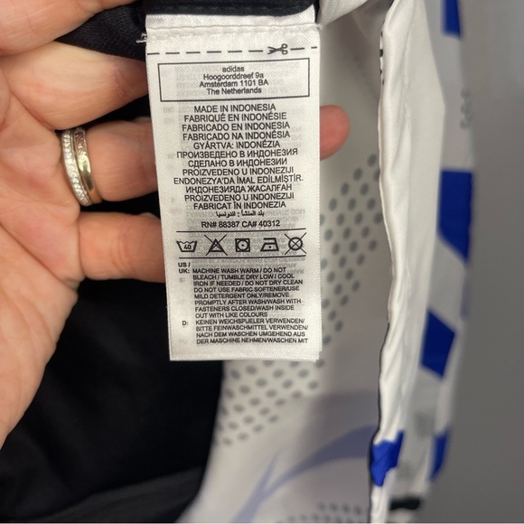 Adidas Black Jacket XL OWN THE RUN SEASONAL JACKET
BLACK - Picture 11 of 12